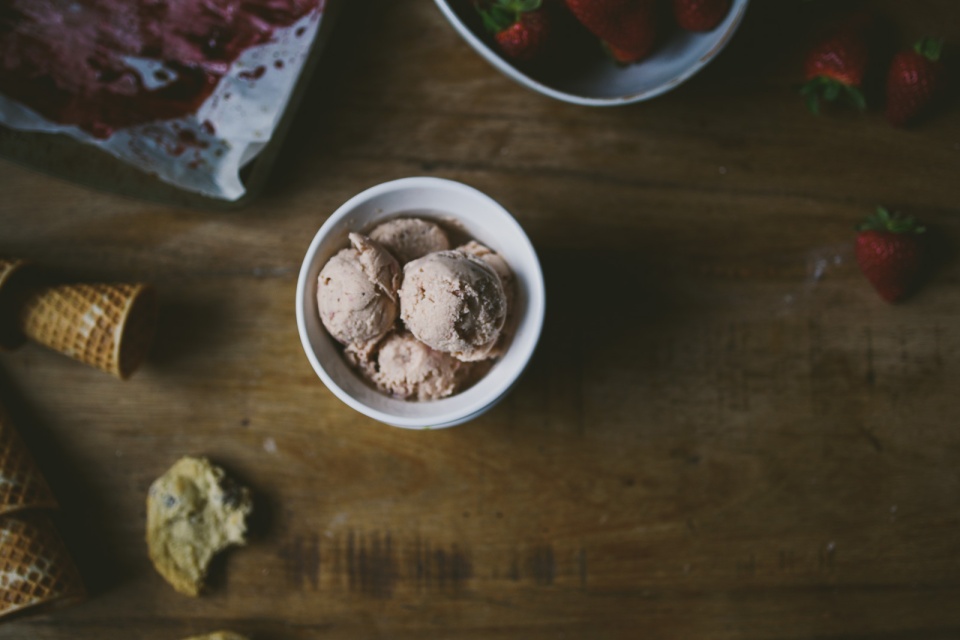 Roasted Balsamic Strawberry Ginger Ice Cream | le jus d'orange-5